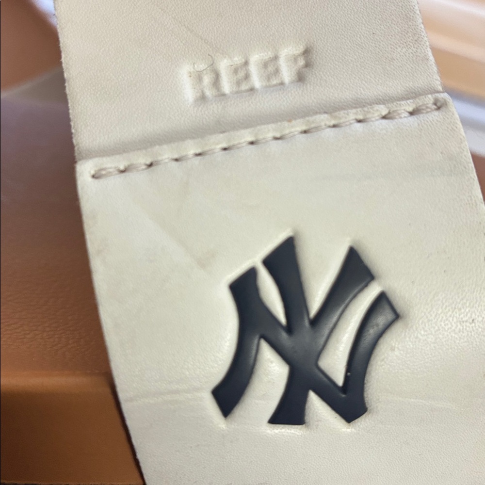 Reef Women’s Cushion Vista Slides, White, NY Yankees, MLB (Sz9) - Picture 11 of 11